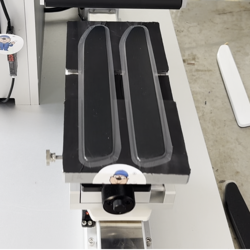 汽配門把手全自動貼膜機整體外觀,展示設備主體結構與工作狀態